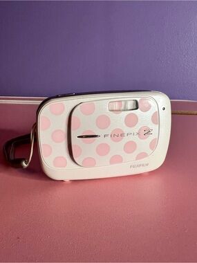Fujifilm FinePix Z Camera 2009 Pink Polka Dots